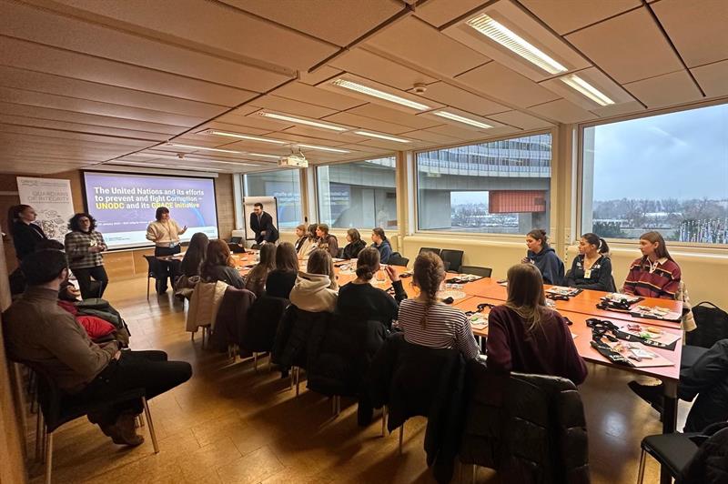 Schulklasse beim Vortrag der GRACE Initiative.