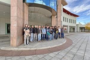 Gruppenfoto Schulklasse beim EKO Cobra.