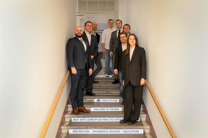 Group photo of STT and BAK delegation.