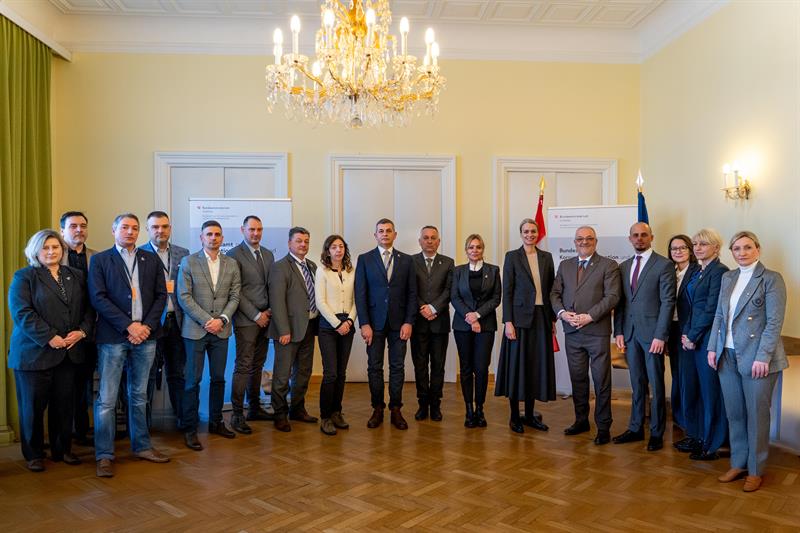 Foto zu Artikel: Serbische Delegation zu Besuch im BAK: Stärkung der internationalen Zusammenarbeit