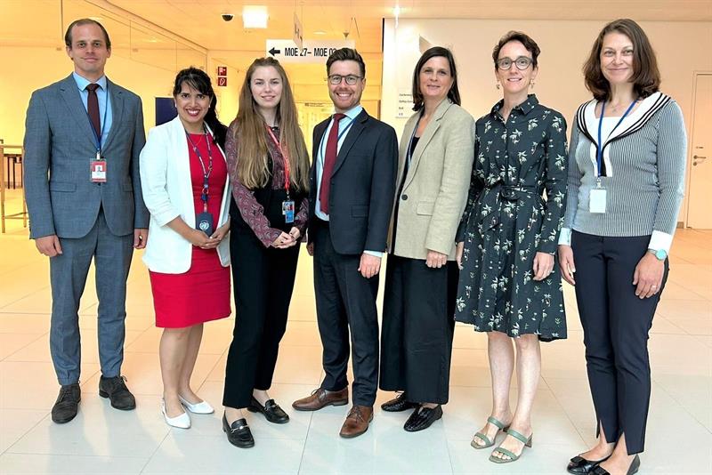 Delegation group photo.