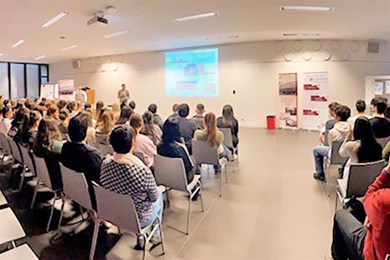 Schulklasse beim Workshop.