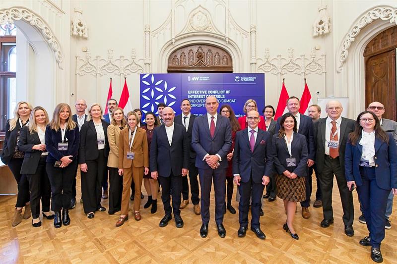 Group photo delegation.