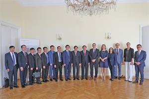 Group photo of Vietnamese Delegation and BAK Delegation.