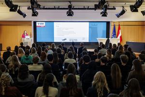 Publikum der Abschlussveranstaltung des BAK-Fotowettbewerbs.