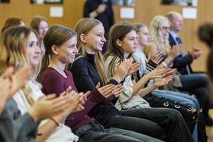 Publikum der Abschlussveranstaltung des BAK-Fotowettbewerbs.