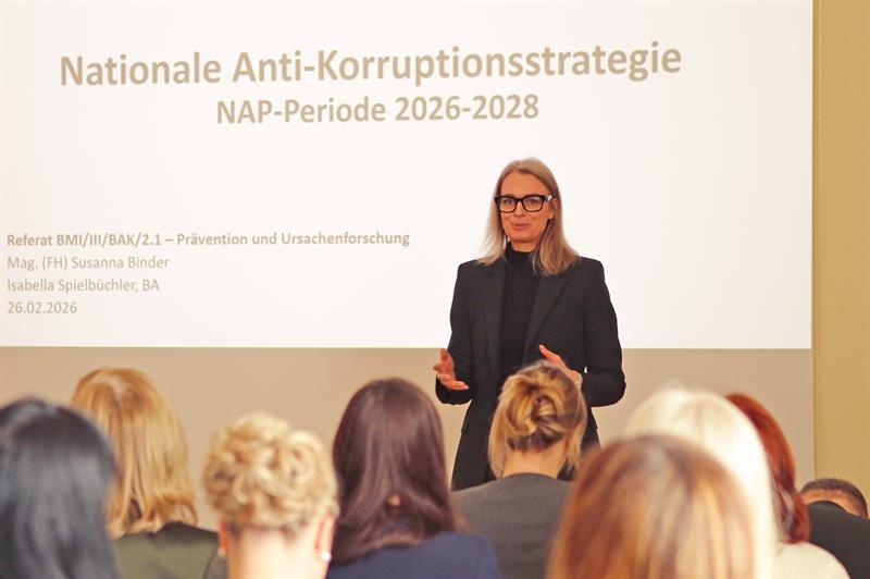 Abteilungsleiterin Daniela Hatzl während ihren Begrüßungsworten