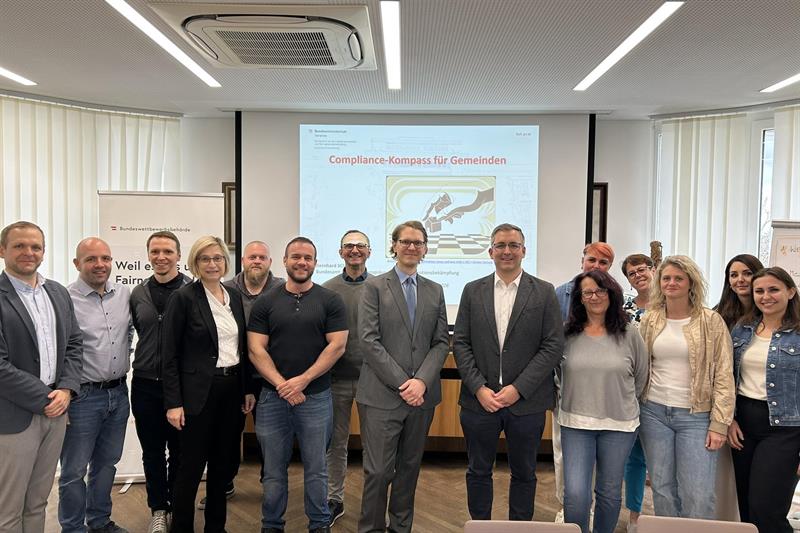 Gruppenfoto der Teilnehmerinnen und Teilnehmer.