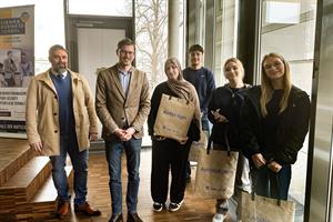 Gruppenfoto Schülerinnen und Schüler der HAS VBS und BAK-Mitarbeiter.